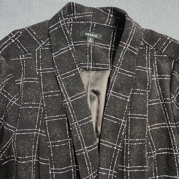 Torrid Crop Blazer Womens 3X Crepe Black Plaid Ruched Sleeve Open Front Witchy - Picture 3 of 12